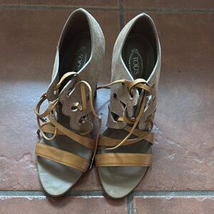 Tod's Tan and Brown Leather Heels with Unique Design